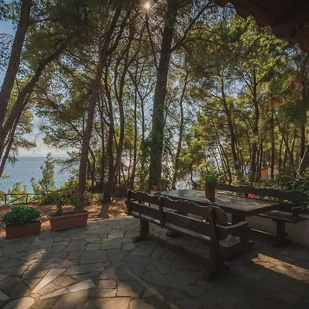 Squirrel Front Villa, Hébergement de vacances Metamórfosi