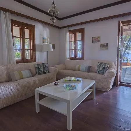 Squirrel Front Villa, Tatil Evi Metamorfosi (Sithonia)
