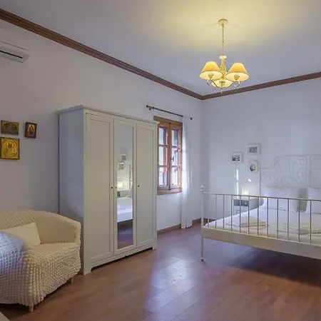 Squirrel Front Villa, Tatil Evi