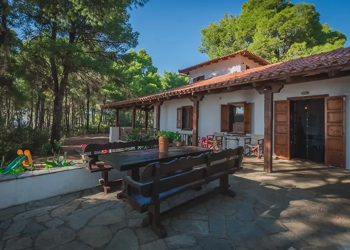 Squirrel Front Villa,